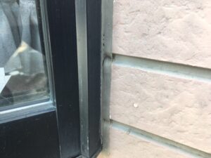 中間市・直方市で外壁塗装前に確認したい窓まわりコーキングの劣化