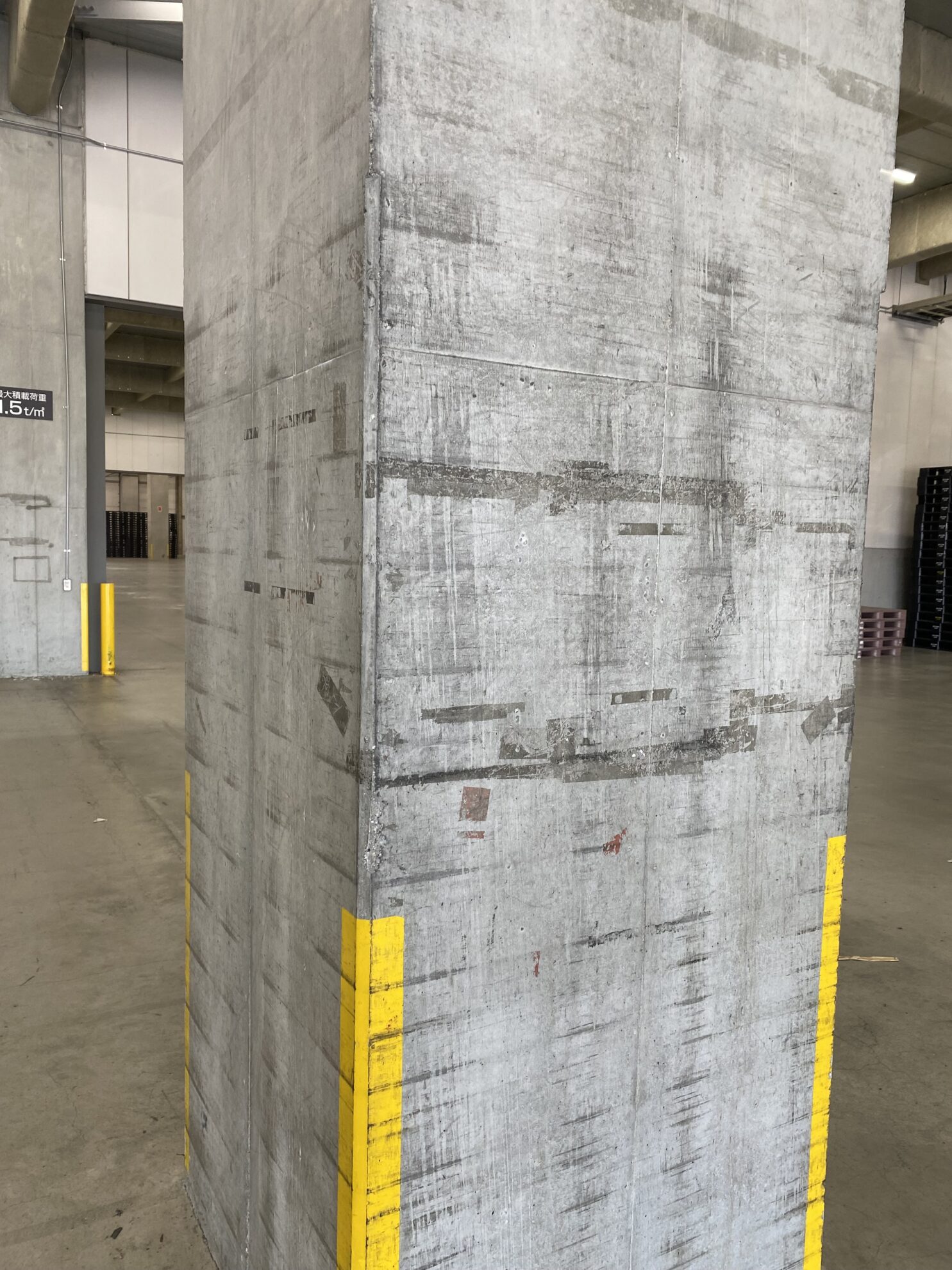 福岡市の倉庫 コンクリート柱①