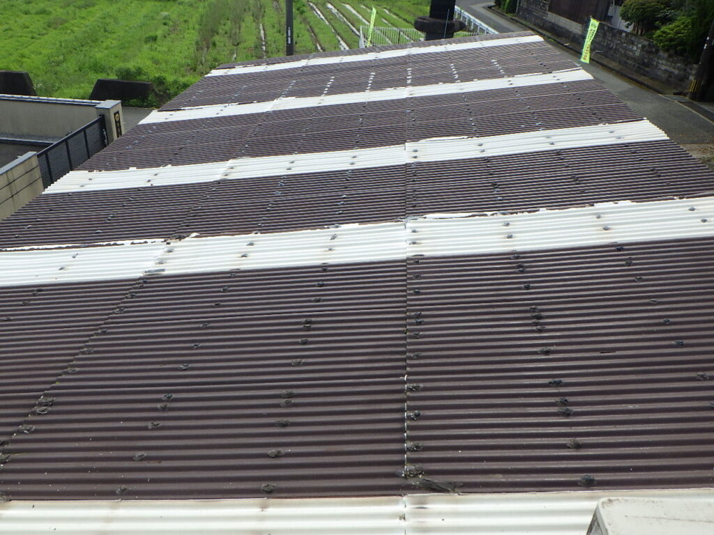 【中間市・直方市 屋根修繕】大雨で雨漏りした作業場をカバー工法で安心できる屋根へ