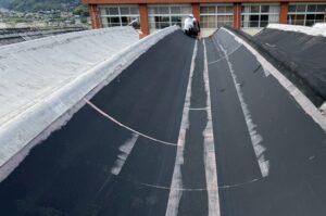 防水シート貼り完了 鞍手町体育館